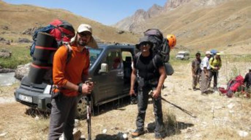 Hakkari&rsquo;de 31 Yıl Aradan Sonra Cilo Reşko Zirvesi'ne &Ccedil;ıktılar