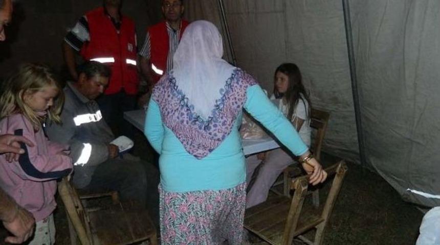 Yangın Mağduru Aileye, Kızılaydan &Ccedil;adır Yardımı