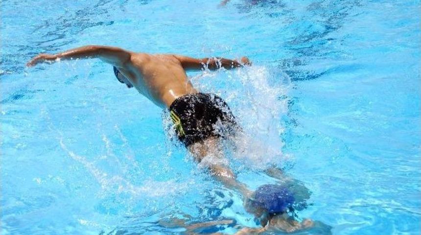 B&uuml;y&uuml;kşehir Havuzlarını Ayda 30 Bin Kişi Kullanıyor