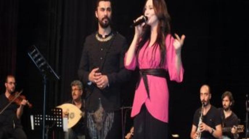 Umut Aky&uuml;rek Ve Eşi Elazılıları Coşturdu