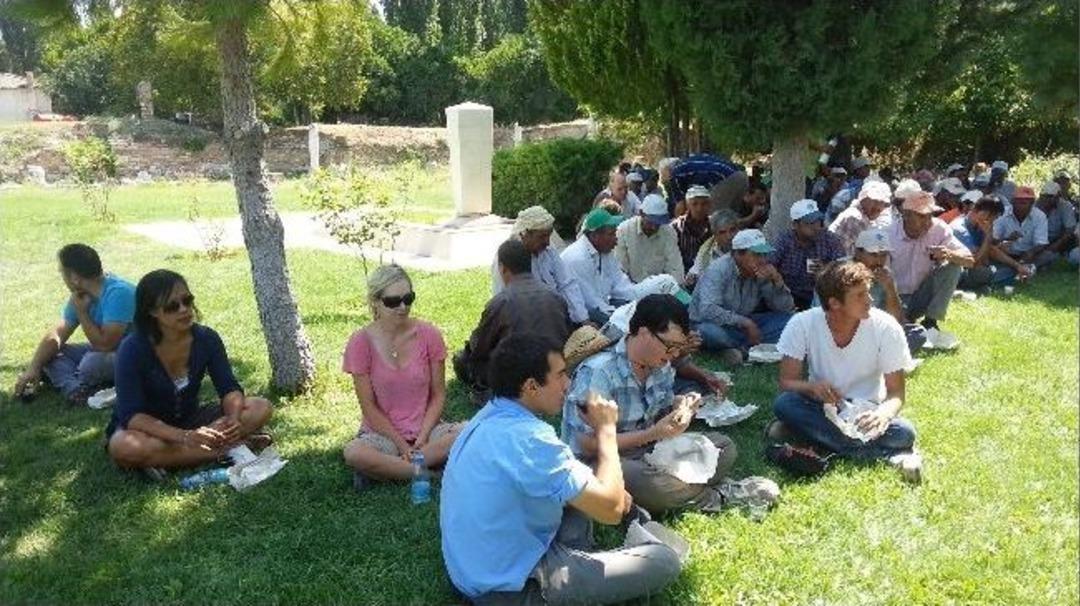 &Uuml;nl&uuml; Arkeolog Mezarı Başında Anıldı