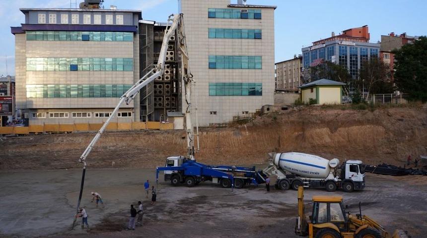 Havuzbaşı Kent Meydanı Inşaatı Yeniden Başladı