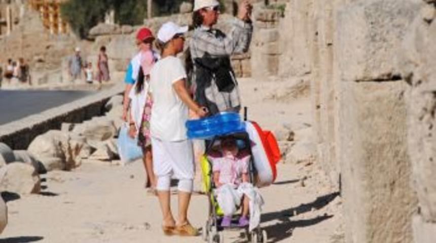 Mısır'dan D&ouml;nen Rus Turistler Antalya'ya Tatile Geliyor