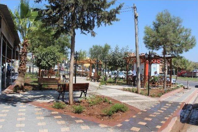 Sarıçam Belediyesi Parkları Güzelleştiriyor