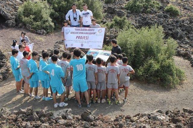 Yanık Ülkenin Gençleri Jeopark Alanını Gezdi