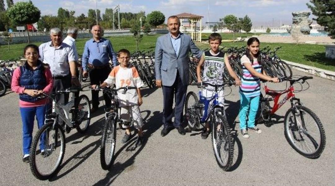 Aziziye Belediyesi, &Ccedil;ocukları Sevindirdi