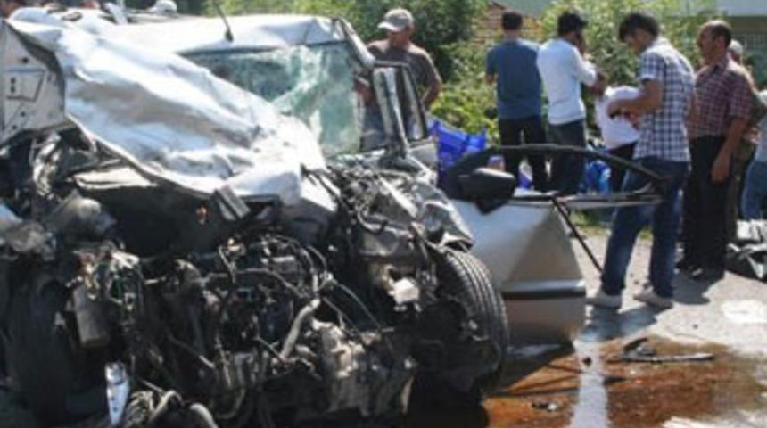 Samsun'da trafik kazası: 5 &ouml;l&uuml;, 2 yaralı