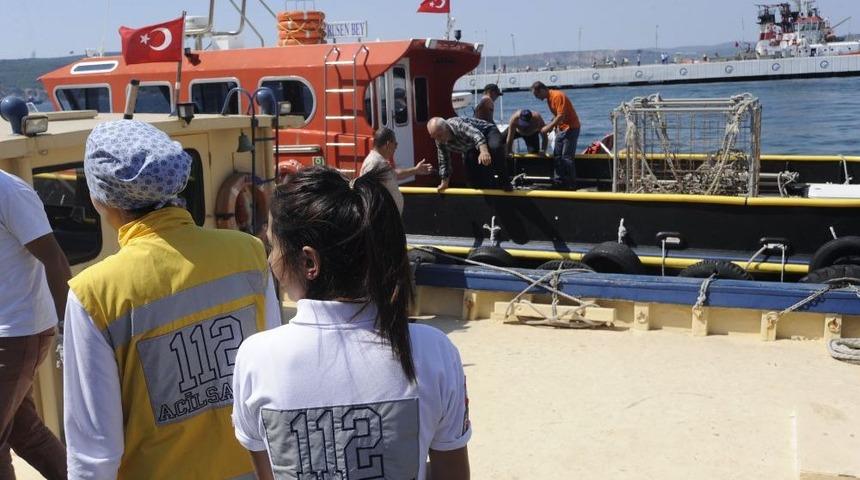 &Ccedil;anakkale'de balık&ccedil;ı teknesi battı, &uuml;&ccedil; kişi boğulma tehlikesi ge&ccedil;irdi