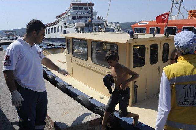 &Ccedil;anakkale de balık&ccedil;ı teknesi battı, &uuml;&ccedil; kişi boğulma tehlikesi ge&ccedil;irdi 1