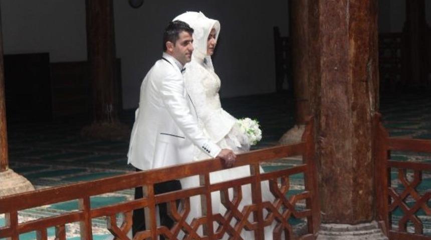 Tarihi Mekanlar &Ccedil;iftlere Doğal St&uuml;dyo Oldu