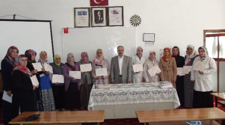 K&uuml;re&rsquo;de Yaz Kur&rsquo;an Kursları Yarışmasında Dereceye Giren &Ouml;ğrenciler &Ouml;d&uuml;llendirildi