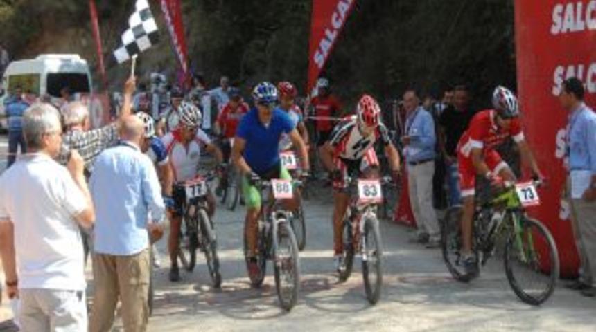 Bisiklet&ccedil;iler, Zorlu Parkurda M&uuml;cadele Etti