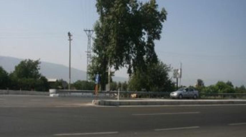 Nazilli Hamzallı K&ouml;y&uuml; Girişi Trafiği Sıkıntıya D&uuml;ş&uuml;r&uuml;yor