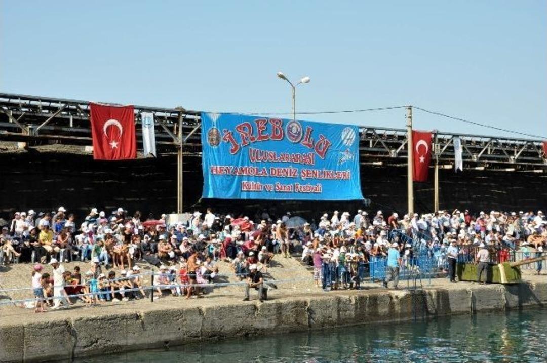 Deniz Şenlikleri İneboluluları Eğlendirdi