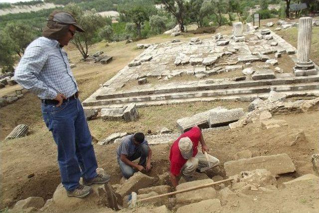 Stratonikeia'da Çalışmalar Tüm Hızıyla Devam Ediyor