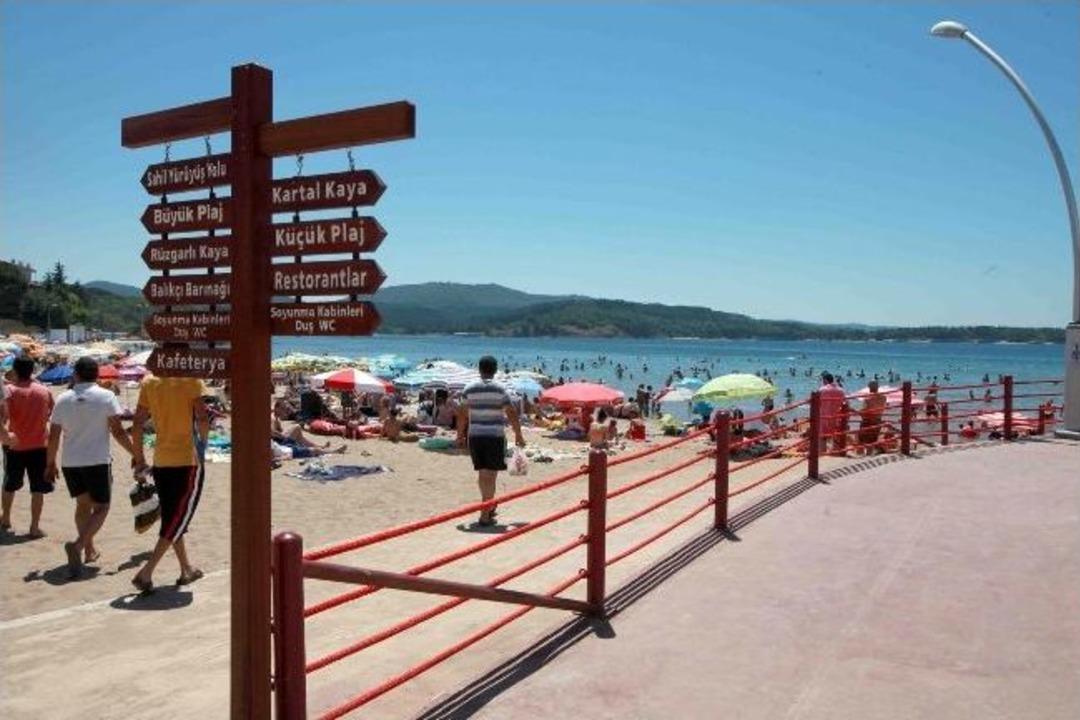 Bakan Erg&uuml;n Kandıra Sahillerinde İncelemelerde Bulundu