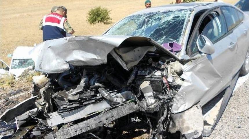Sivas&rsquo;ta Trafik Kazası: 1'i Ağır, 5 Yaralı