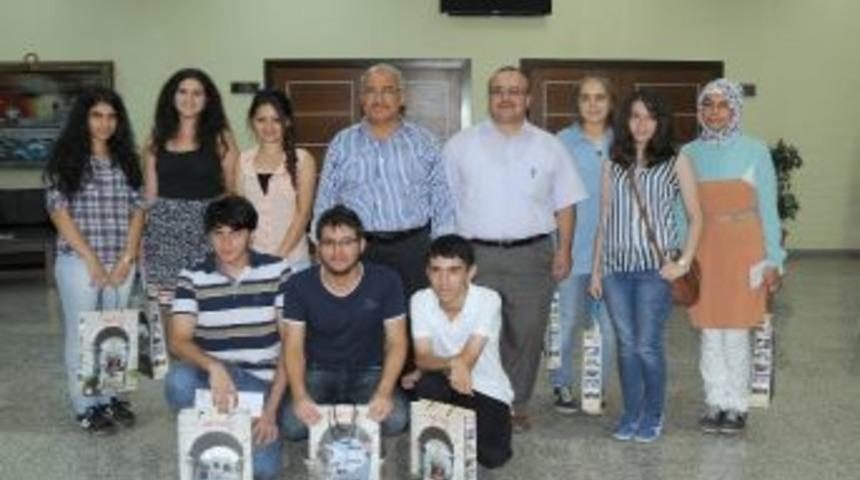 Üniversite Sınavlarında İlk 500'e Giren Öğrenciler Ödüllendirildi