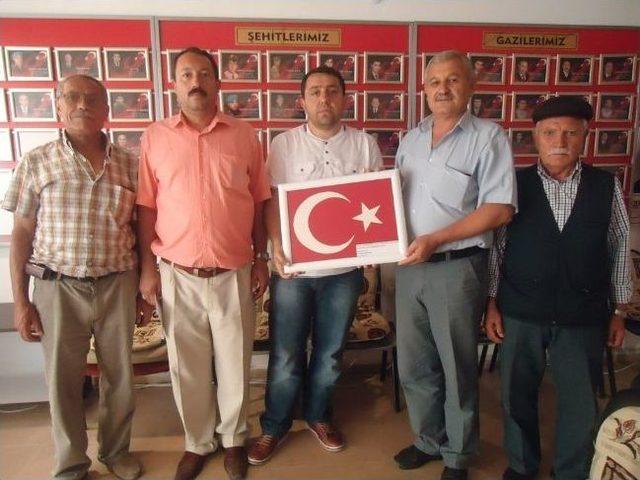 Sakaryalı Gençlerden Çorum Şehit Aileleri Ve Gazileri Derneğine Ziyaret