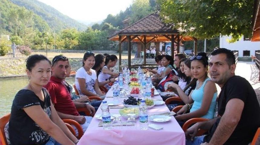 Kazakistanlı &Ouml;ğrenciler Hafta Sonunu Bozkurt&rsquo;ta Ge&ccedil;irdi