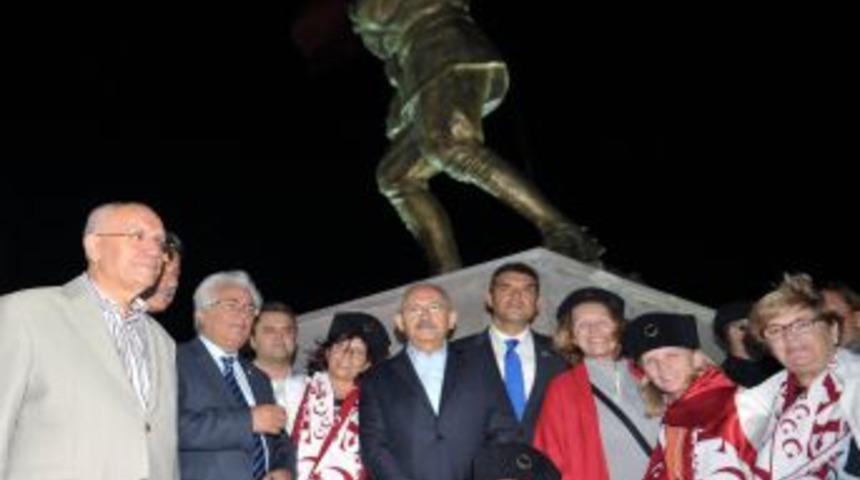 Başkan Yaşar, Afyon'da Hemşehrilerinden Yoğun Ilgi G&ouml;rd&uuml;