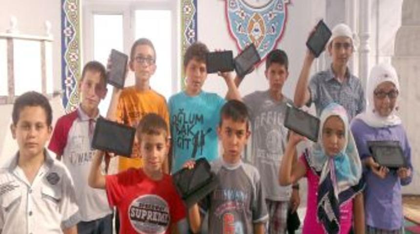 Kur&rsquo;an &Ouml;ğrenen &Ccedil;ocuklara Tablet