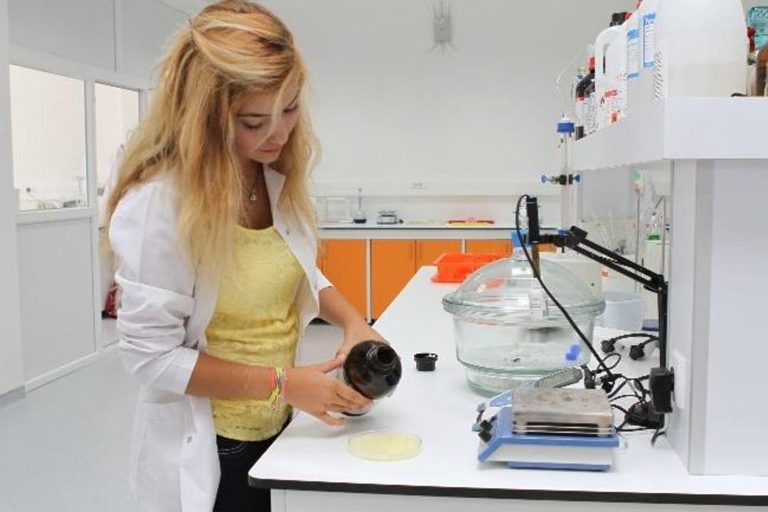 T&uuml;rkiye'nin İlk Kozmetik Yaz Okulu A&ccedil;ıldı