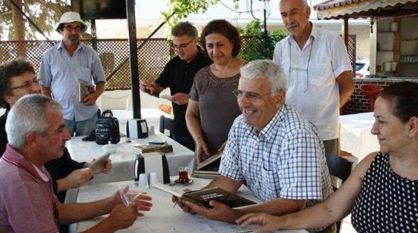 K&uuml;&ccedil;&uuml;kk&ouml;y&rsquo;de İmza G&uuml;n&uuml; Coşkusu