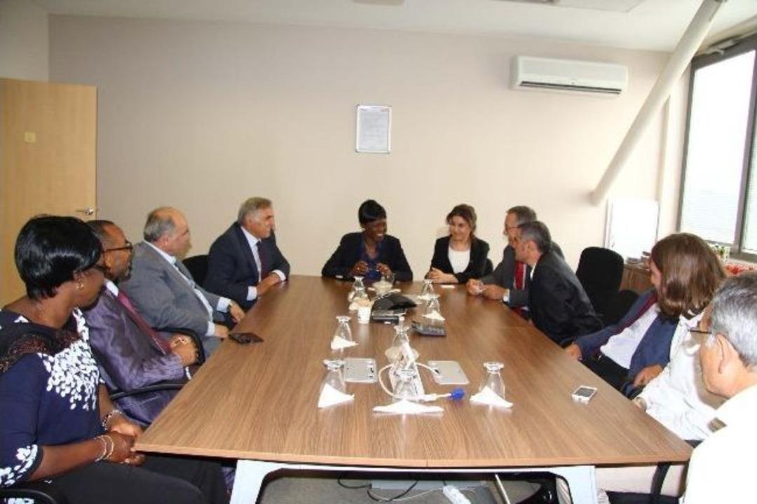 Fildişi Sahilleri Finans Bakanı Hendek&rsquo;tei