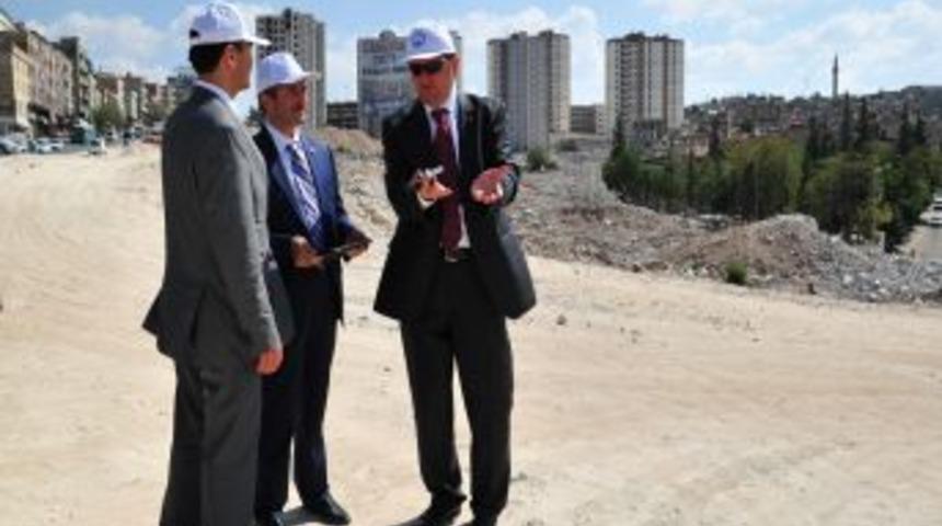 TOKİ Başkan Yardımcısı, Şahinbey&rsquo;in Kentsel D&ouml;n&uuml;ş&uuml;m &Ccedil;alışmalarını Inceledi