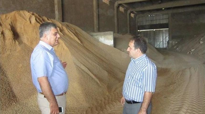 &Ccedil;anakkale Gıda M&uuml;d&uuml;r&uuml; Akkuş Yem İşletmelerini İnceledi