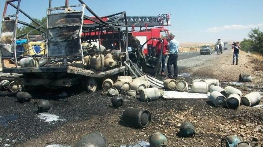 T&uuml;p Y&uuml;kl&uuml; Kamyonette &Ccedil;ıkan Yangın Paniğe Neden Oldu