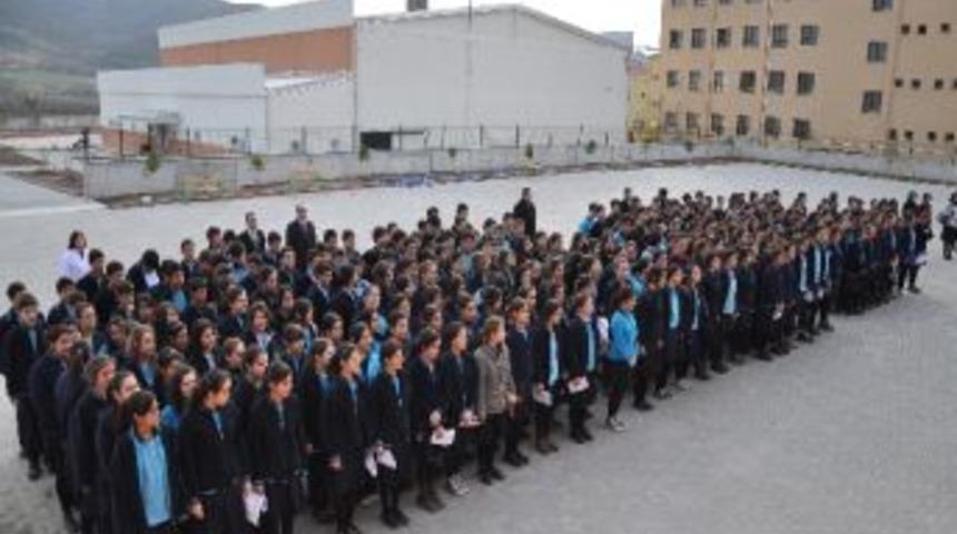 Akhisar&rsquo;da &Ouml;ğrenciler Resmi Kıyafetle Okullara Gidecek