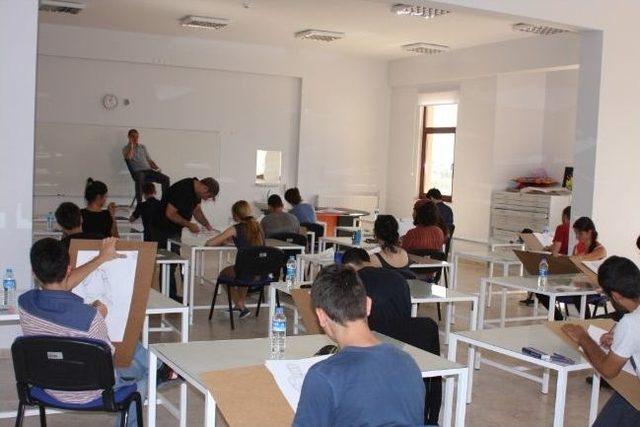 Dpü Güzel Sanatlar Fakültesi Özel Yetenek Sınavına Rekor Katılım