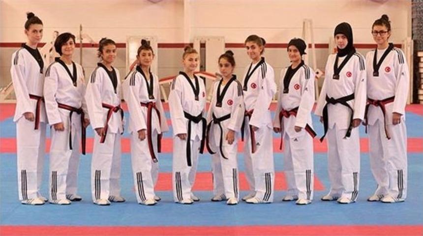 Sorgunlu Tekvandocu Zeynep Yeter Altan Avrupa &Uuml;&ccedil;&uuml;nc&uuml;s&uuml; Oldu