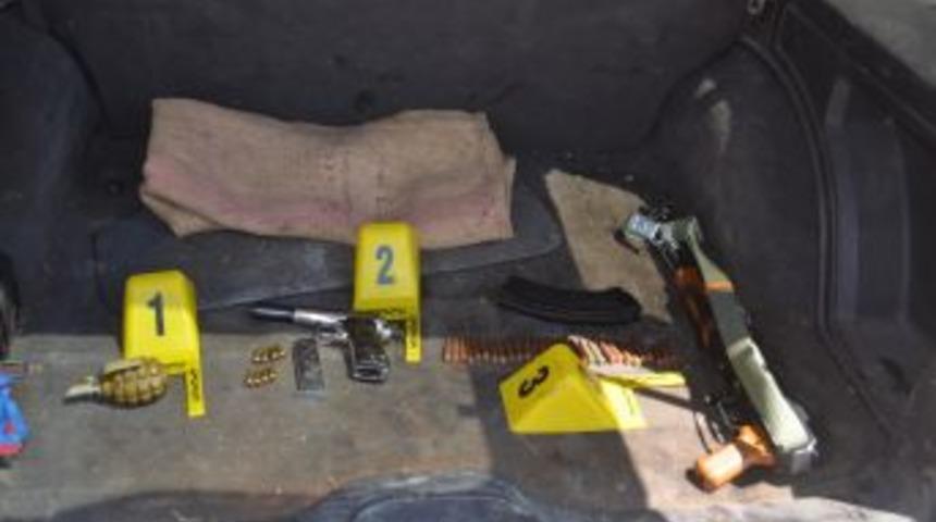 &Ouml;nc&uuml;pınar Kapısı'nda Patlayıcı Olduğu Sanılan 177 Gram Toz Madde Ele Ge&ccedil;irildi