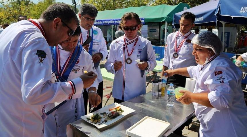 Sapanca'da Aş&ccedil;ılar En Iyi Yemeği Yapmak I&ccedil;in Yarıştı