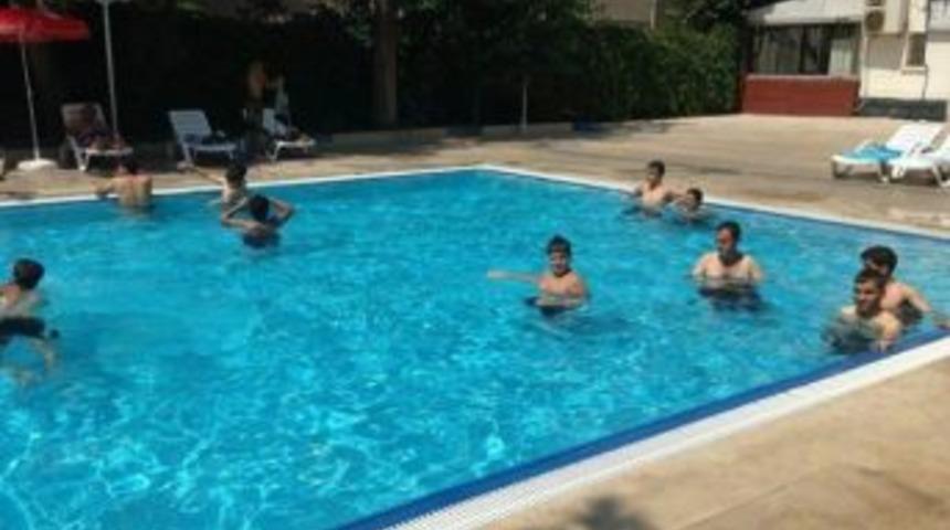 Engelli Vatandaşların Havuz Keyfi