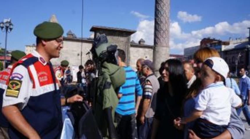 T&uuml;rk Silahlı Kuvvetleri, Erzurum'da Tanıtım Sergisi A&ccedil;tı