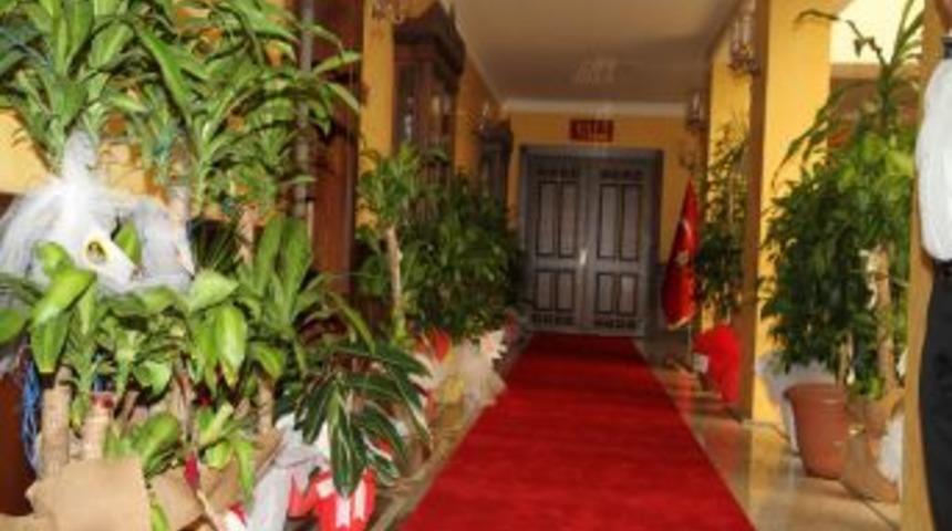 Vali Karaloğlu, 'hoş Geldin' &Ccedil;i&ccedil;eklerini Zihinsel Engellilere G&ouml;nderdi