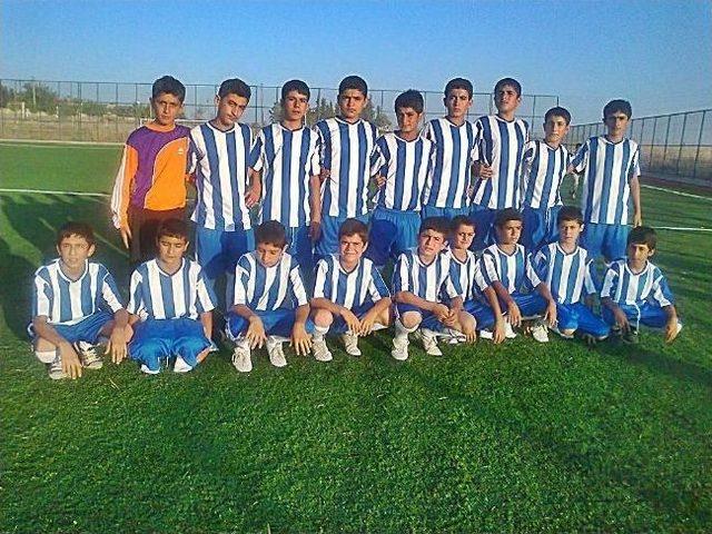 Samsat Belediye Spor Kl&uuml;b&uuml; &Ccedil;ocuklara Forma Dağıttı 1