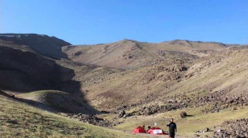 Dağcılık Kul&uuml;b&uuml; &Ouml;ğrencileri, 4 Bin 58 Metre Y&uuml;ksekliğindeki S&uuml;phan&rsquo;a Tırmandı