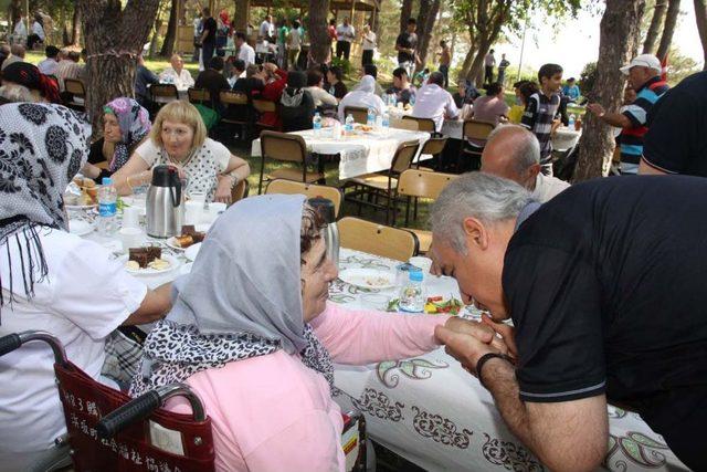 Darülaceze Sakinleri Piknikte Bir Araya Geldi