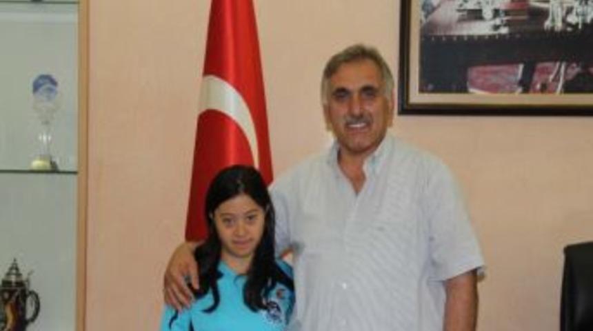 &Ouml;zel Sporcudan, Başkan İnci&rsquo;ye &Ouml;zel Ziyaret