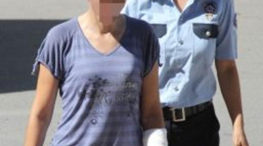 Fuhşa Teşvik Su&ccedil;undan Ceza Alan Kadın Tutuklandı