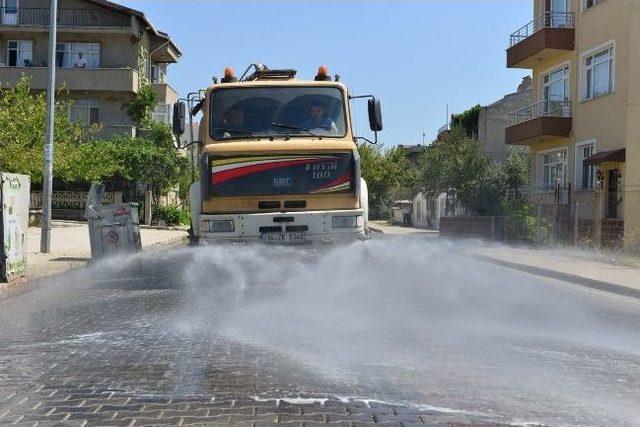 Çanakkale’de Çöp Konteynırları Yıkanıyor