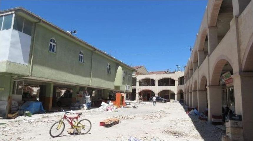 Eski Şire Pazarı&rsquo;ndaki Cami Yıkıldı