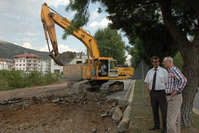 Bucak ta Asfalt Ve Drenaj &Ccedil;alışmaları Başladı 1