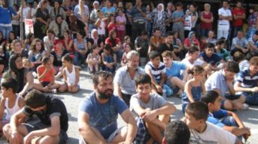 Kazaları Oturma Eylemiyle Protesto Ettiler