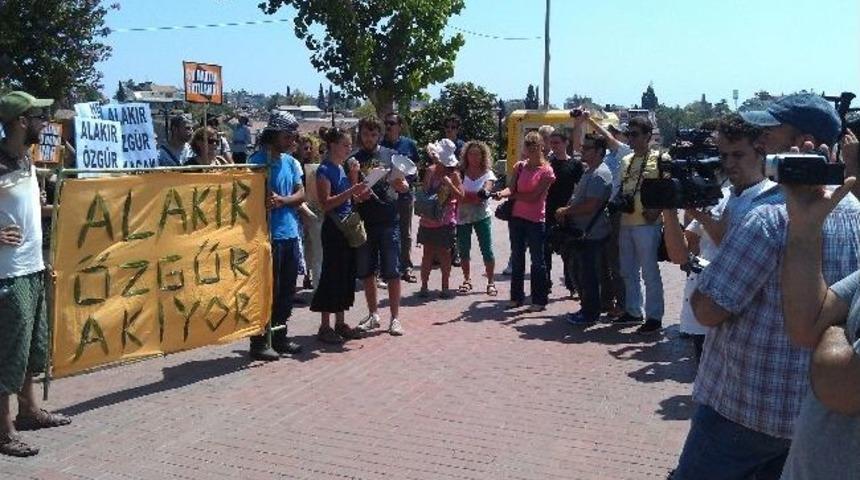 Alakır İ&ccedil;in Toplanan 20 Bin İmza Valiliğe Teslim Edildi